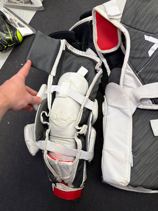 Used Bauer Vapor Hyperlite2 Senior Medium Chest Protector