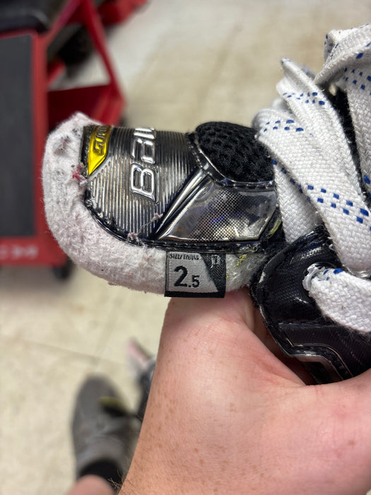 Used Bauer Supreme 3s Size 2.5D Skates