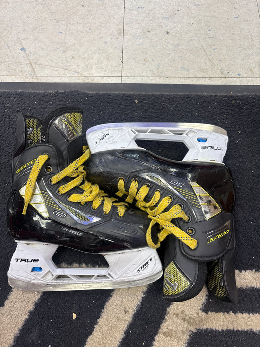 Used True Catalyst 7 Size 2.0R Skates