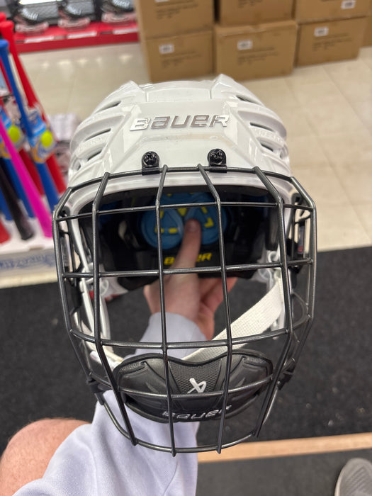 Used Bauer Re-Akt 150 Senior Medium Helmet