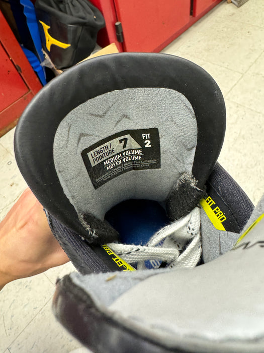 Used Bauer Hyperlite2 Senior Skates Size 7.0 Fit 2