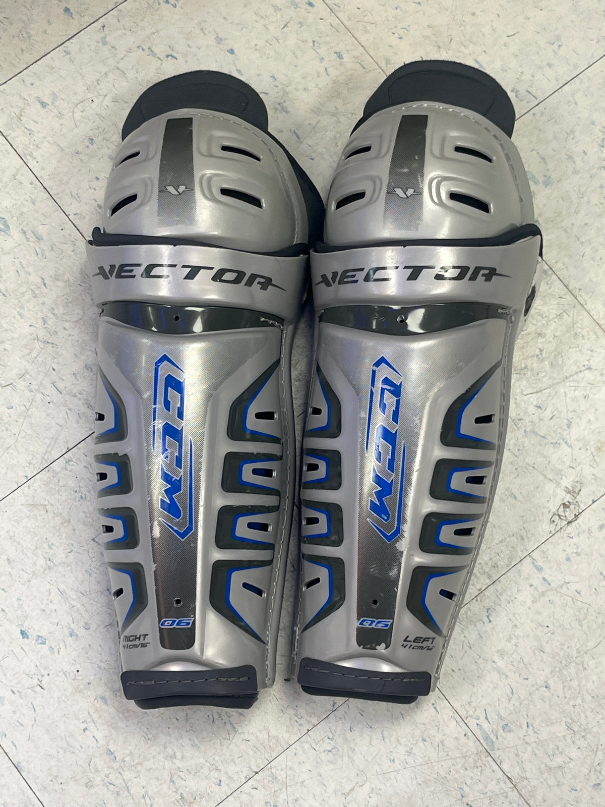 Used CCM Vector 16