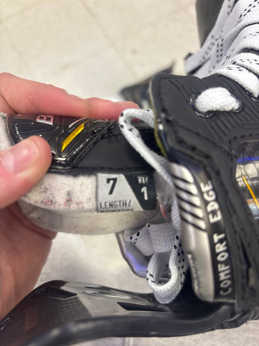 Used Bauer Supreme M5 Pro Senior Size 7 Fit 1