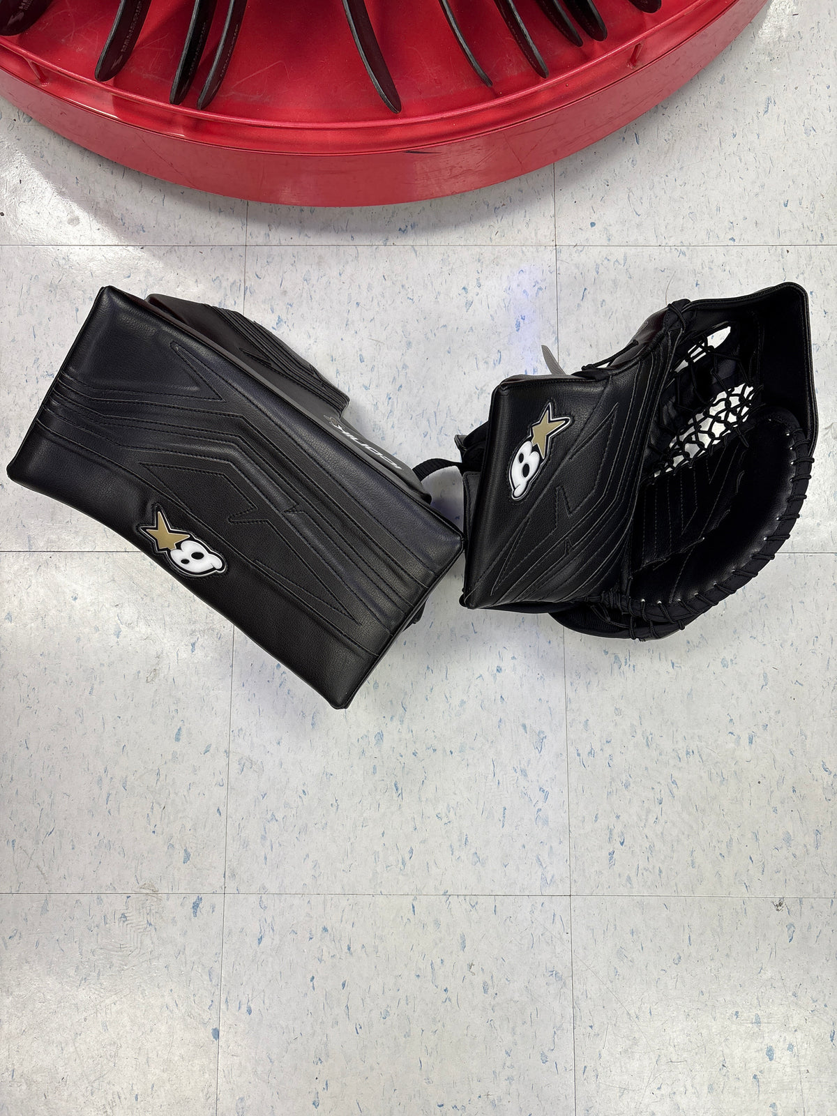 Demo Brian's Iconik X Junior Regular Catcher and Blocker Set — Crow's ...