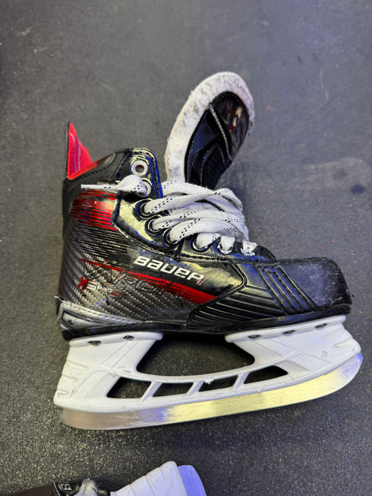 Used Bauer Vapor X5 Pro Skates 12.5 Youth