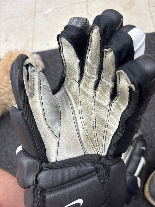 Used Nike Quest Q6 12” Junior Gloves