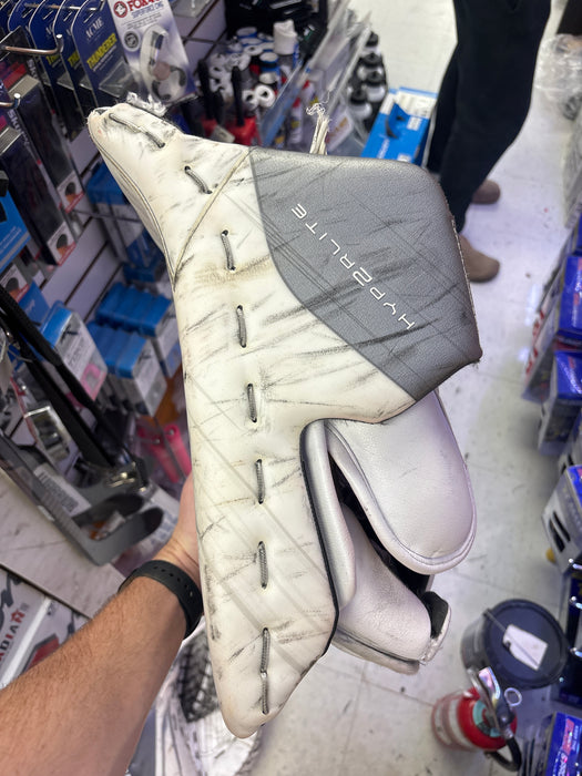 Used Bauer Vapor Hyperlite 2 Senior and Blocker Set