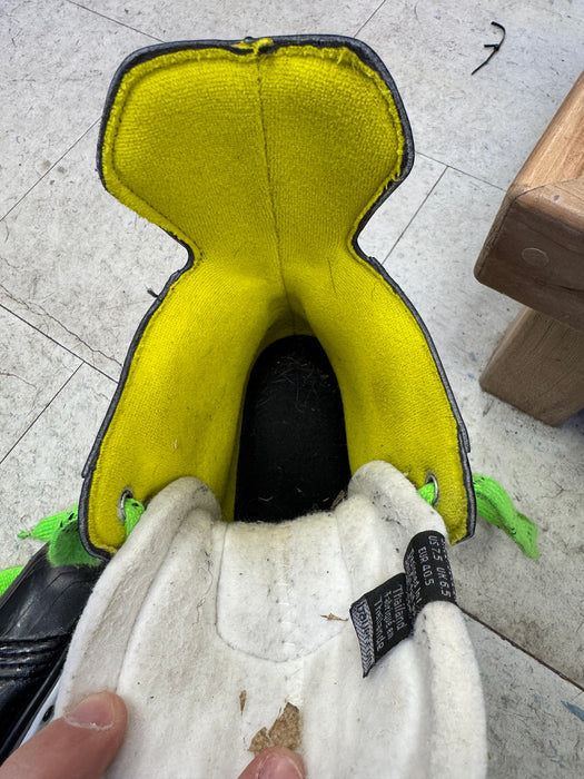 Used Bauer Supreme S25 size 6 Skates