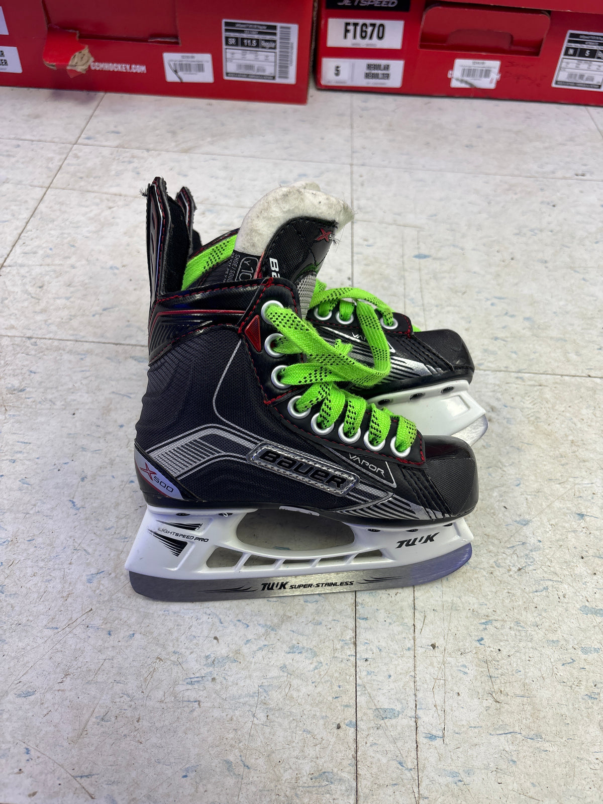 Bauer Vapor X500 - Retail Hockey Skates - Youth main image 1