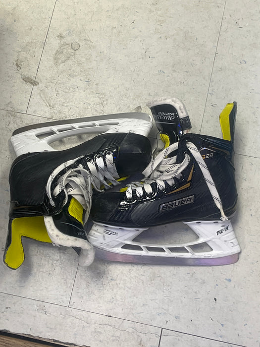 Used Bauer Supreme S25 Size 2 Skates