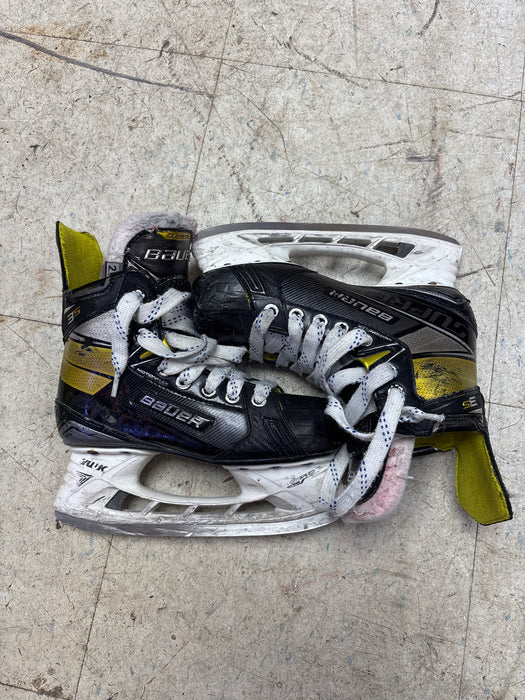 Used Bauer Supreme 3s Size 2.5D Skates