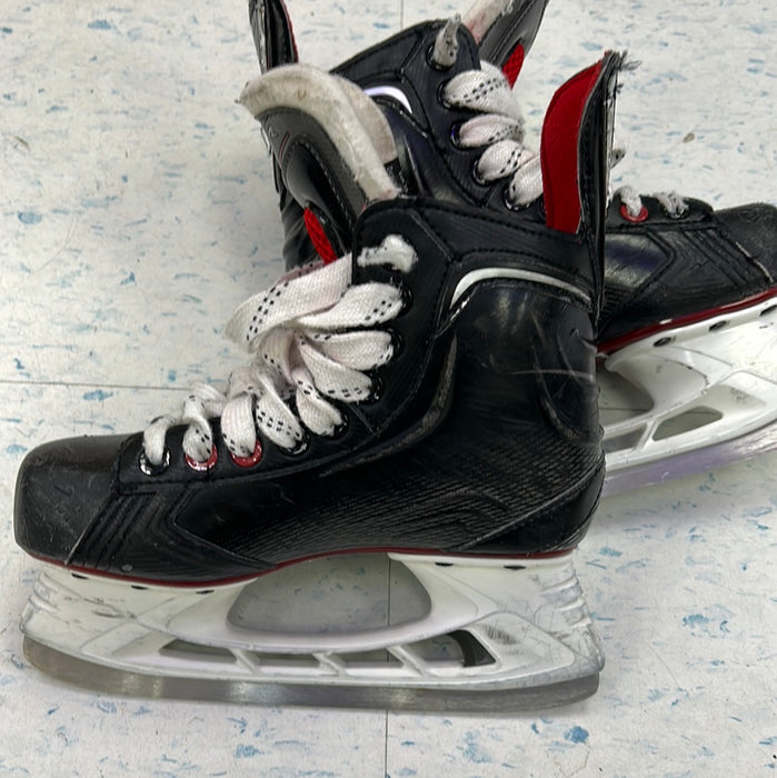 Used Bauer Vapor X500 Size 2EE Player Skates