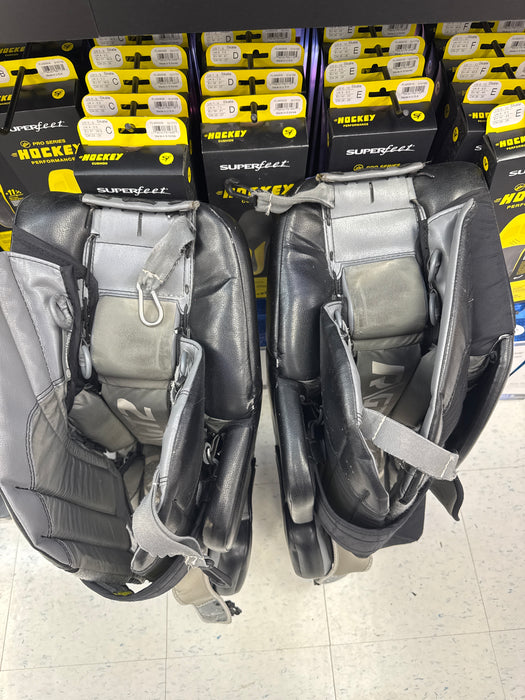 Used Warrior R\GT2 Intermediate 32+1” Goalie Leg Pads