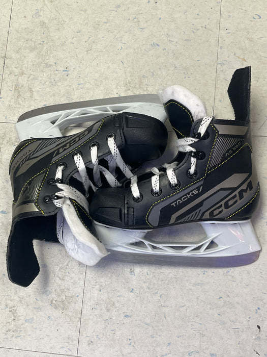 Used CCM Tacks AS 550 Size 12 Youth Skates