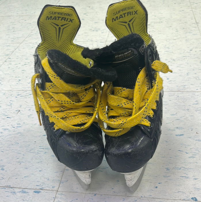 Used Bauer Supreme Matrix Size 12 Youth Player Skates