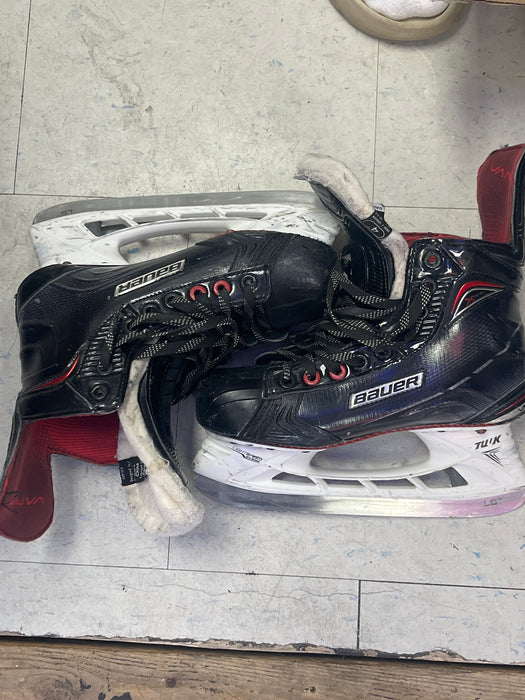 Used Bauer Vapor X900 Size 4 Skates