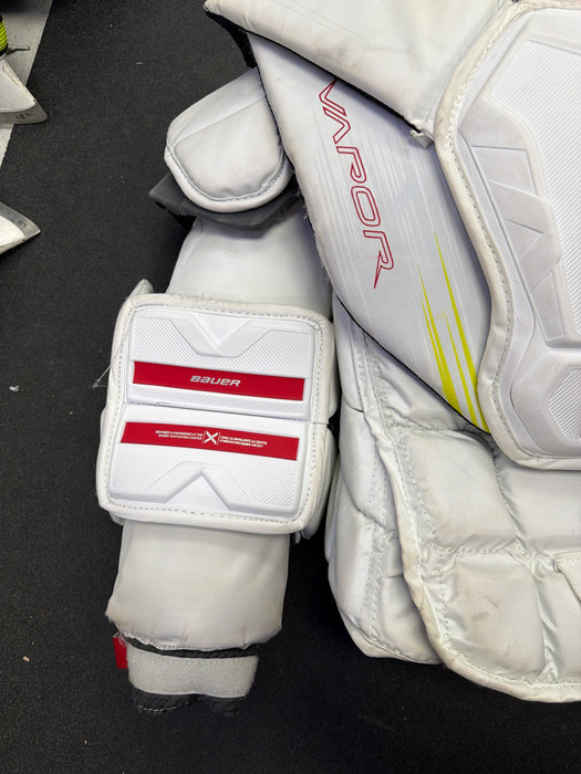 Used Bauer Vapor Hyperlite2 Senior Medium Chest Protector