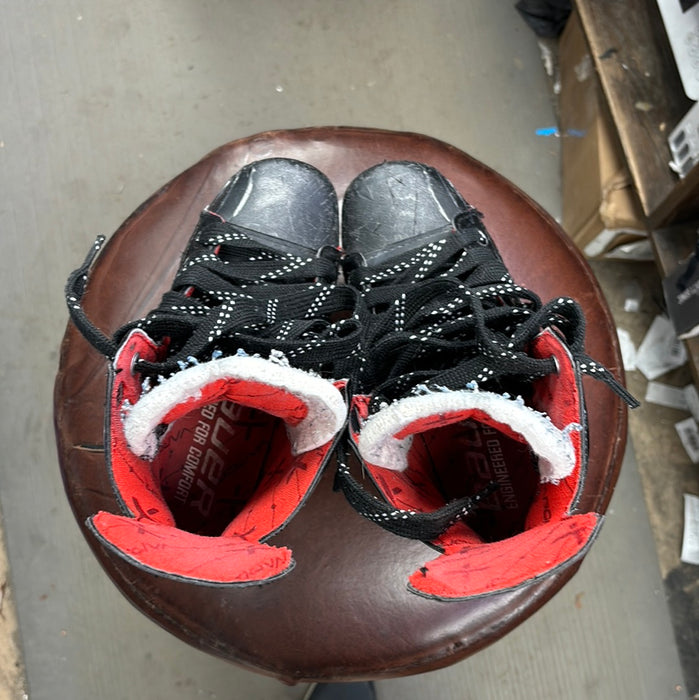Used Bauer Vapor x3.7 Size 4.0 Skates