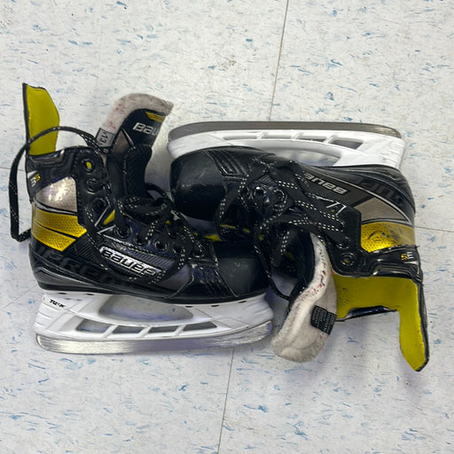 Used Bauer Supreme 3S Size 13.5 Youth Player Skates