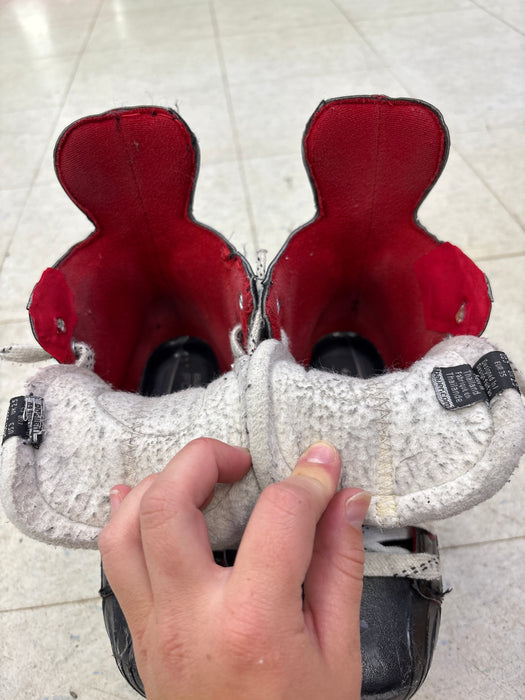 Used Bauer Vapor X600 Size 2.0 EE Skates