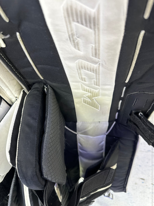 Used CCM Eflex 5.5 28+1” Goalie Leg Pads