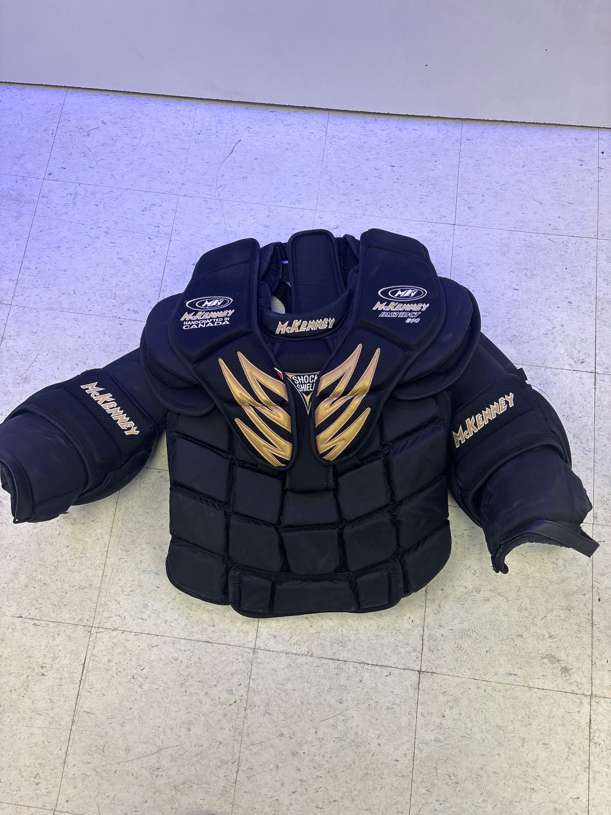 Used McKenney Instinct 890 Senior Chest Protector XL — Crow's Sports Hockey