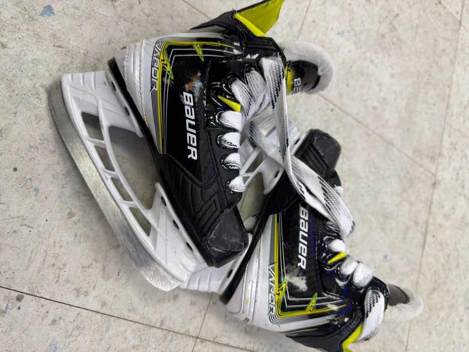 Used Bauer Vapor Fly40 Youth Skates 10.5D
