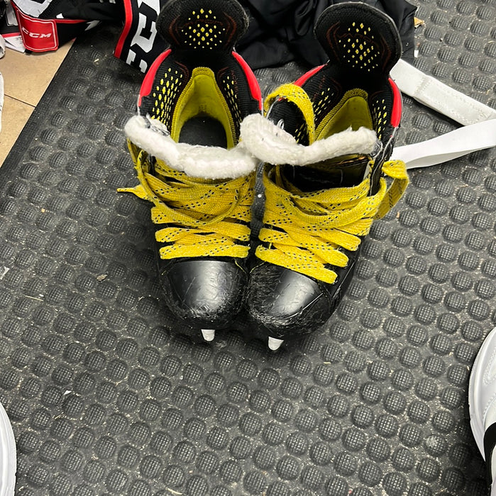 Used Bauer Vapor 2X Size 12 EE Youth Player Skates