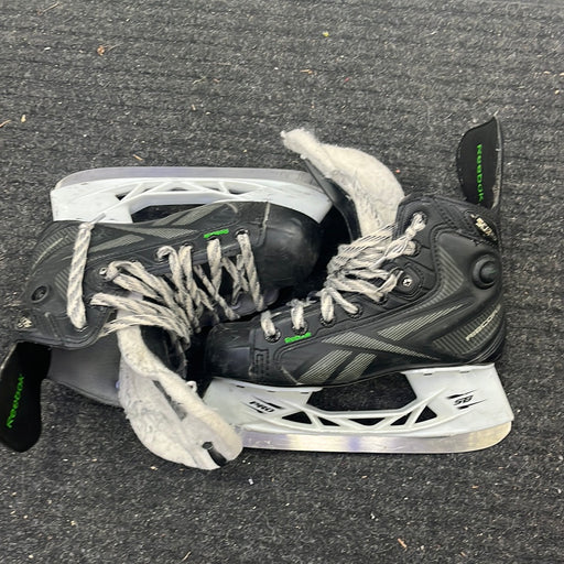Used Reebok RibCore SC87 Size 2.5 Player Skates