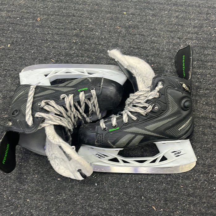 Used Reebok RibCore SC87 Size 2.5 Player Skates