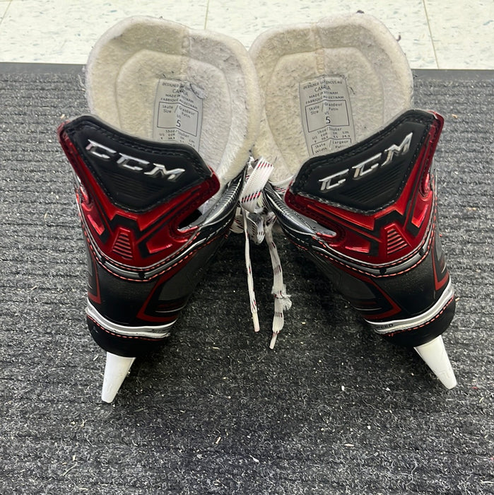 Used CCM JetSpeed FT380 Size 5 Player Skates