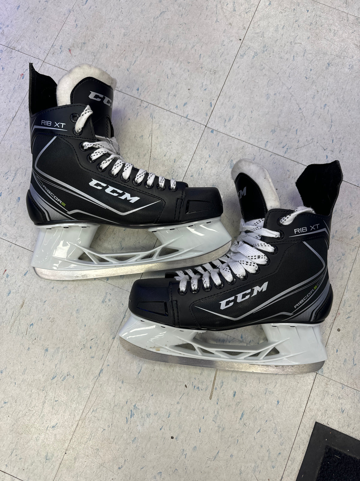 Ccm Ribcore 8 Used CCM Ribcore RIB XT 9D Player Skates — Crow's Sports Hockey