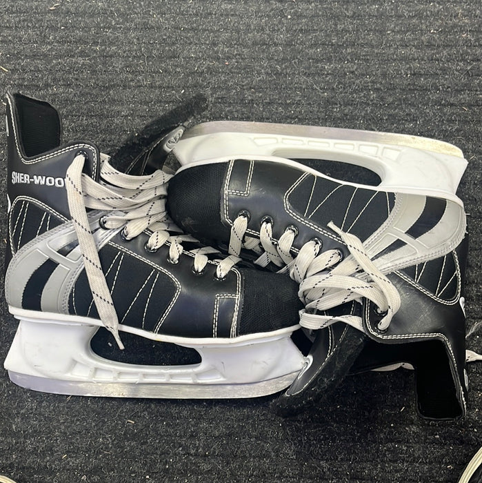 Used Sherwood 5500 Size 7 Player Skates