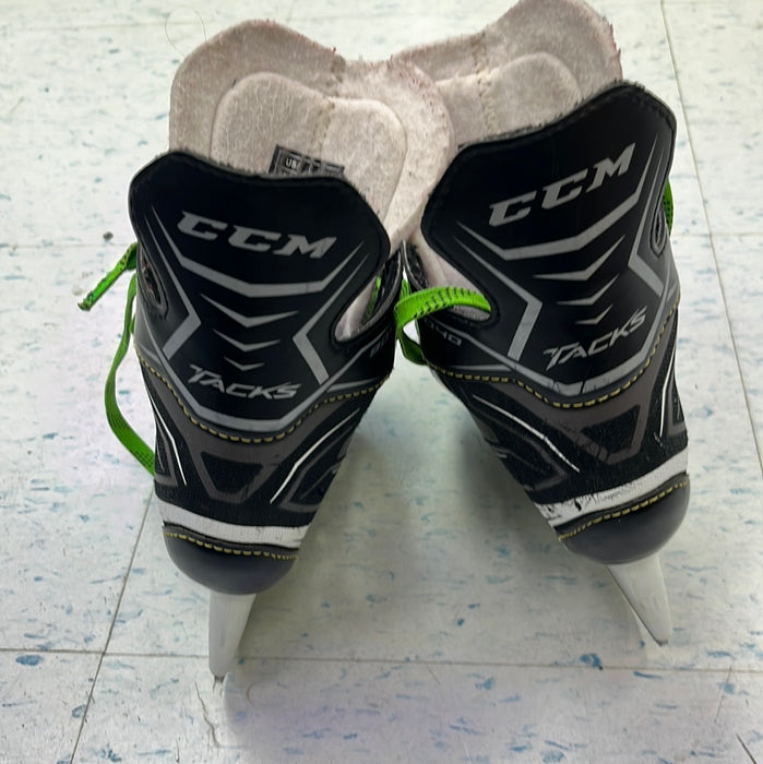 Used CCM Tacks 9040 Size 11 Youth Player Skates