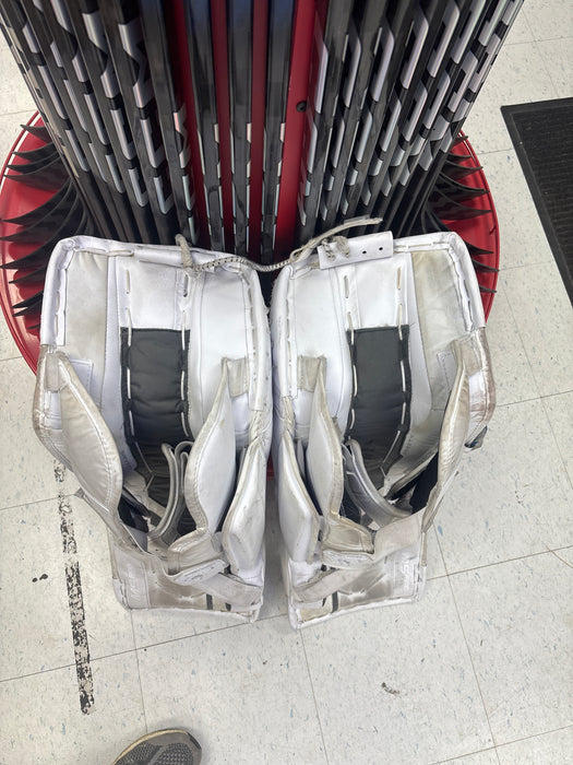 Used Bauer Supreme M5 Pro Intermediate Medium (31+) Goal Pads