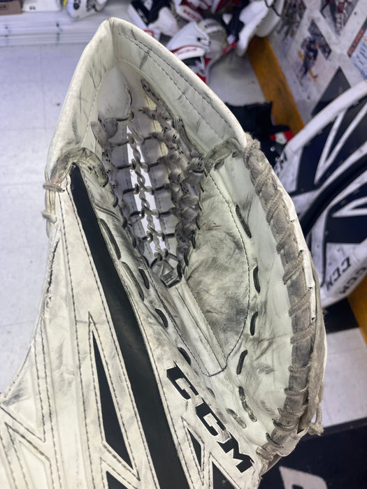 Used CCM E4.5 Junior Catcher and Blocker Set