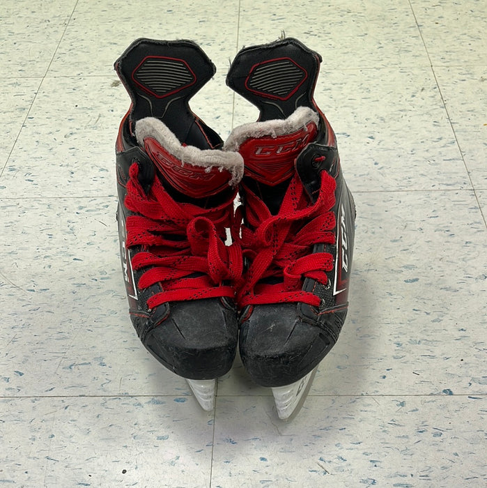 Used CCM FT 480 Size 2.5 Player Skates