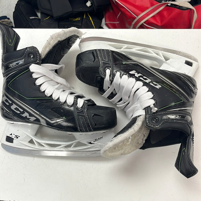 Used CCM Ribcore 90K Junior Player Skates size 6EE