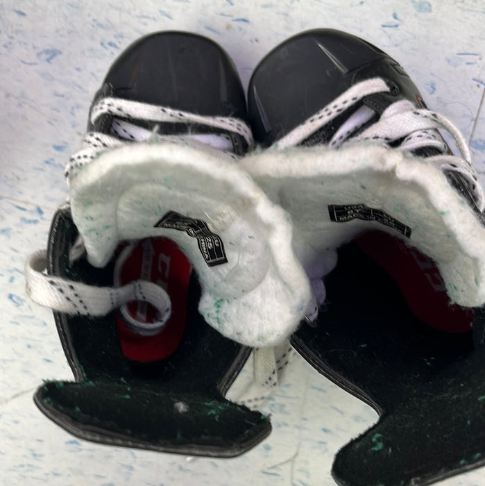 Used CCM JetSpeed FT340 Size 8 Youth Player Skates