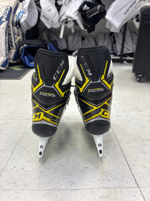 Used CCM Tacks 9370 Junior Size 2.5