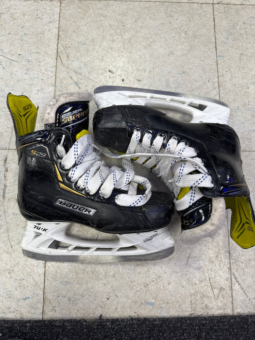 Used Bauer Supreme S29 Skates Size 2.5D