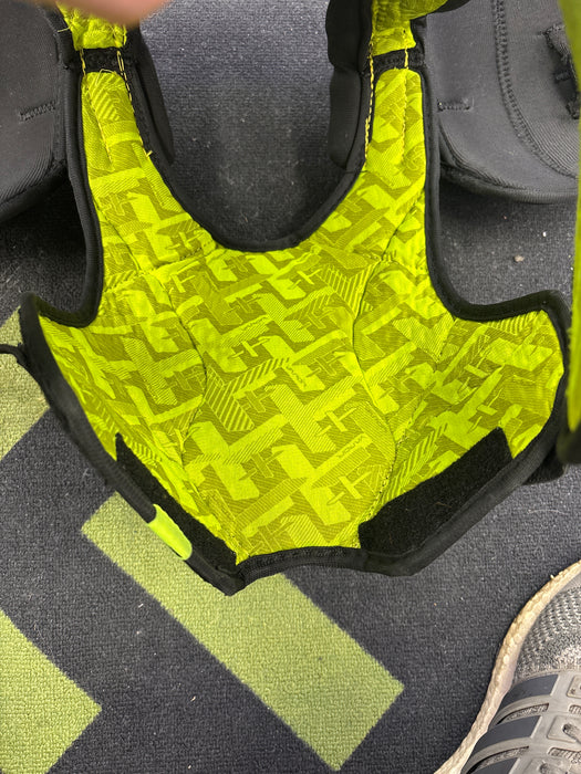 Used Bauer Vapor Junior Medium Shoulder Pads