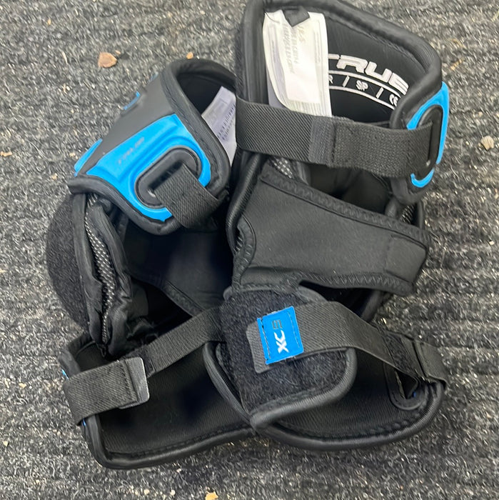Used True XC9 Junior Small Elbow Pads