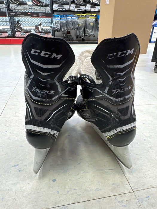 Used CCM Tacks 9040 13Y Player Skates