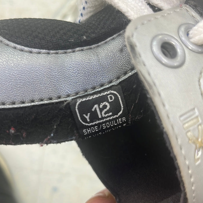 Used Nike Bauer Vapor XII Size 12 Youth Player Skates