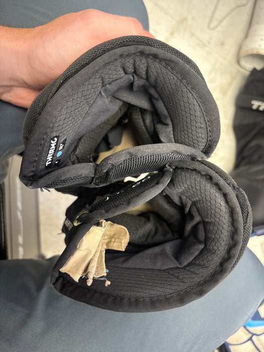 Used Bauer Supreme Ultrasonic 13” Intermediate Gloves