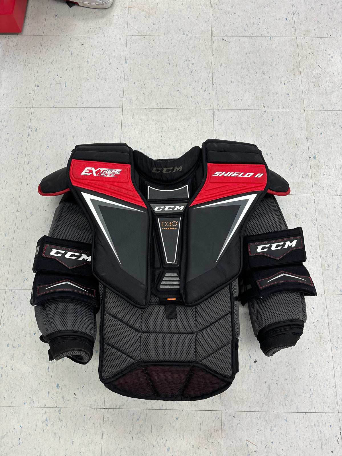 Used CCM Extreme Flex Shield 2 Senior Extra Large Chest Protector ...