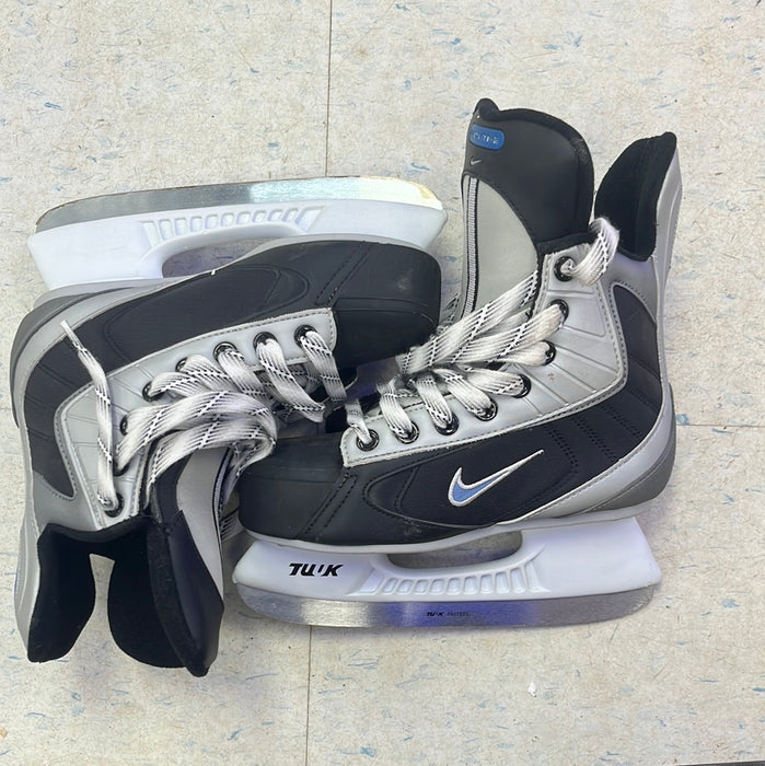 Used Nike FlexLite 2 Size 2EE Player Skates