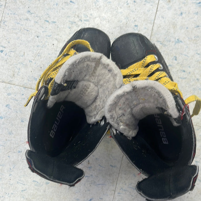 Used Bauer Vapor X500 Size 2 Player Skates