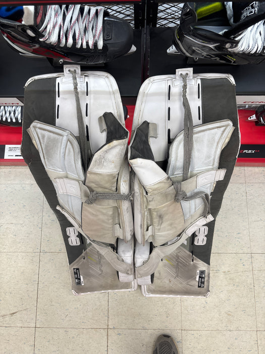 Used Bauer Vapor Hyperlite 2 Senior XL (36+) Goal Pads